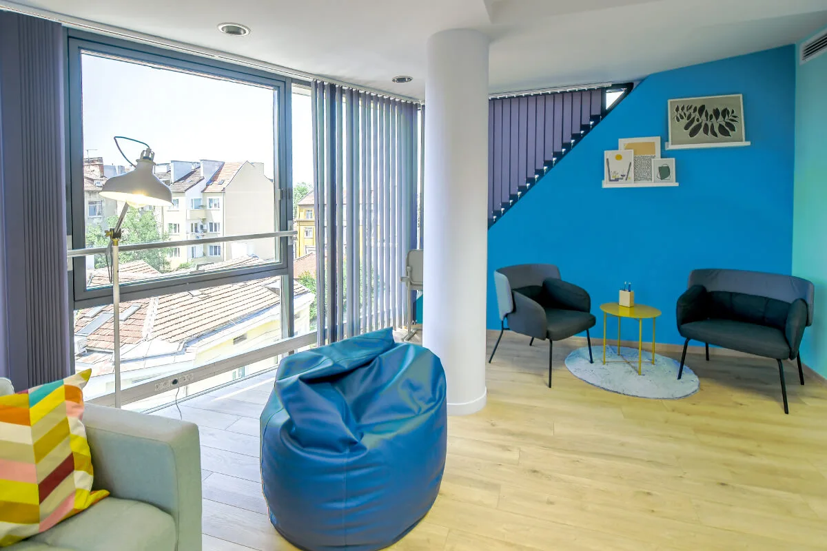 A close view of the 1 on 1 conversations are in the relax room at the Parachut office.