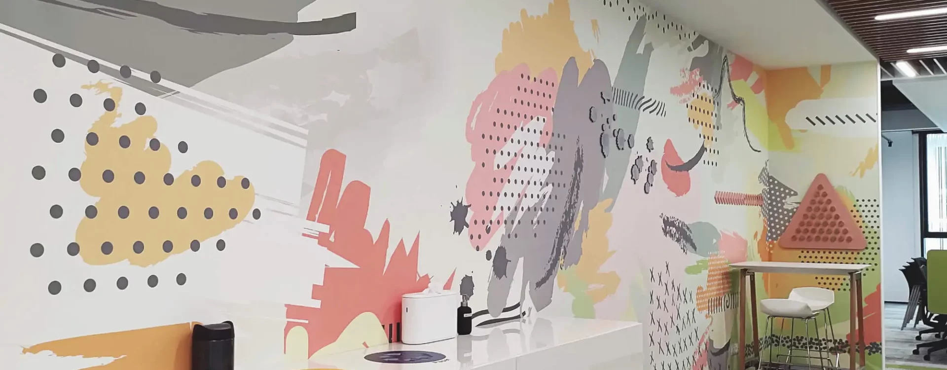 A custom wallpaper and 3D interactive element we designed and installed for one of the printing areas in the VMware offices.