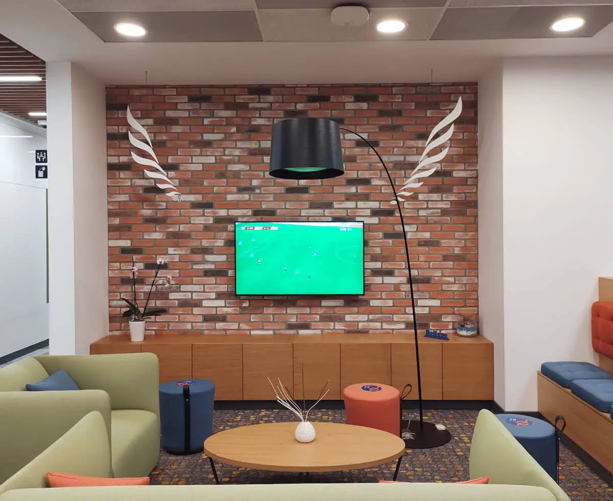 Custom, interactive, kinetic, 3D decorations in the relax are in the VMware office